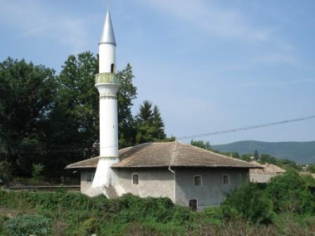 Heropgebouwde moskee in de streek van de Turkse minderheid in Bulgarije rond Razgrad.